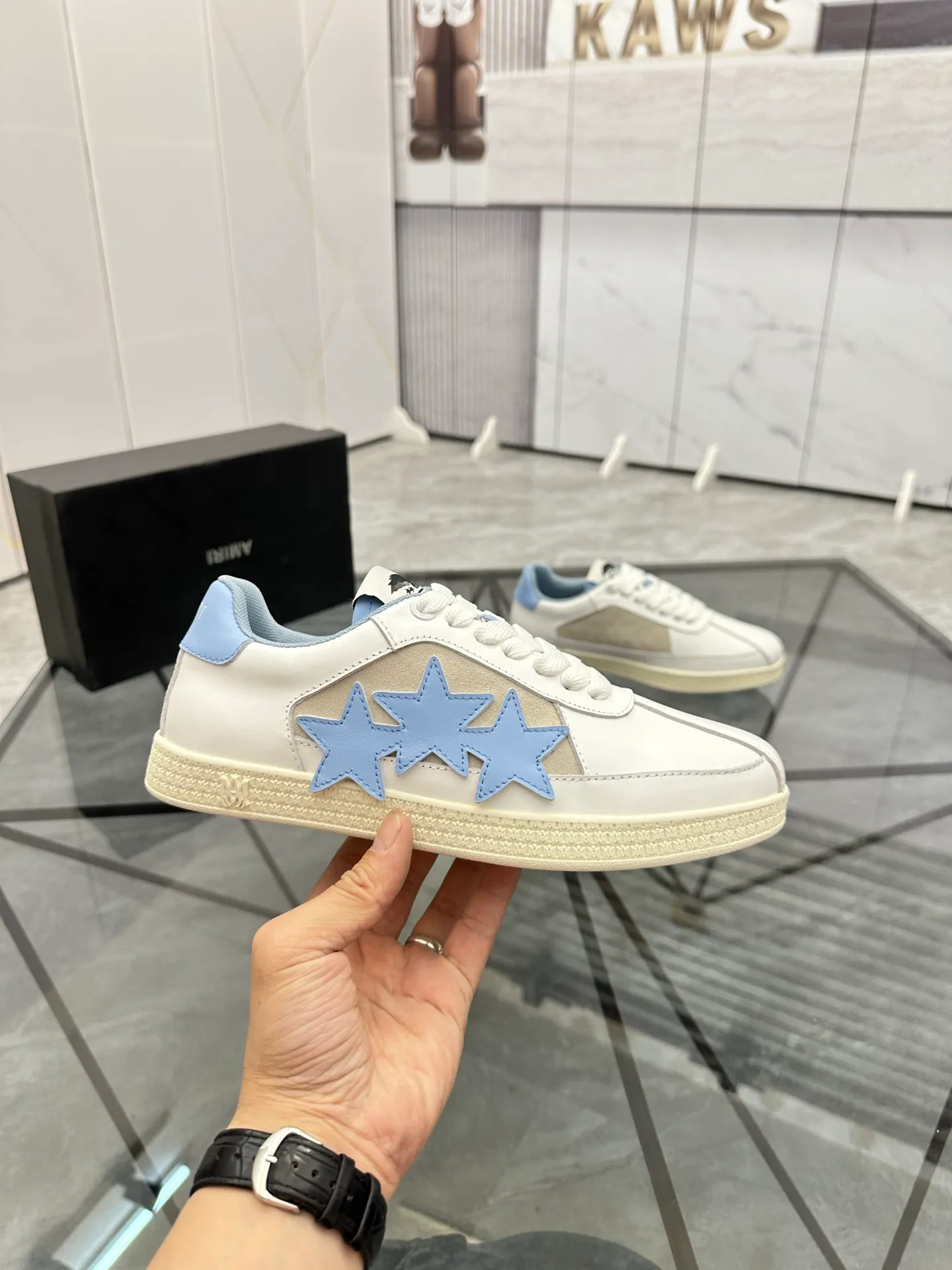 Men's shoes: 💰P420¥ Product trademark: AMIRI* "Amir*" low-top casual shoes Regular size: 38-45 (can be customized to 46) Product material: imported cowhide upper, breathable lining, original outsole. Number: 001